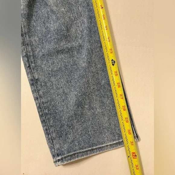 American Eagle Outfitters | Distressed Highest Rise 90’s Boyfriend Jeans - Picture 12 of 12